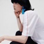 DOUBLE V NECK LOGO T-SHIRT