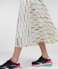 AOP FUTURE LOGO PLEAT SKIRT - Image 3